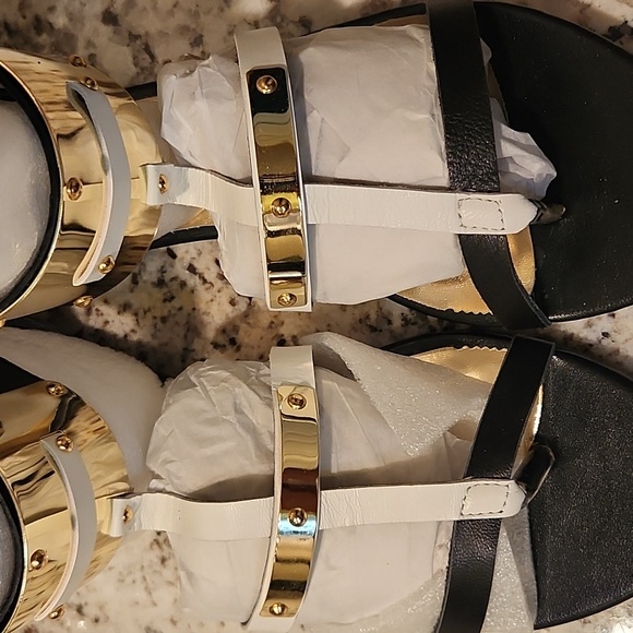 Obsession Rules Tamara Metal Buckle Ankle Flat Sandals 9M New In Box 9M - Picture 2 of 7